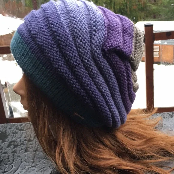 Hand Knit Hat/Toque - Picture 1 of 6